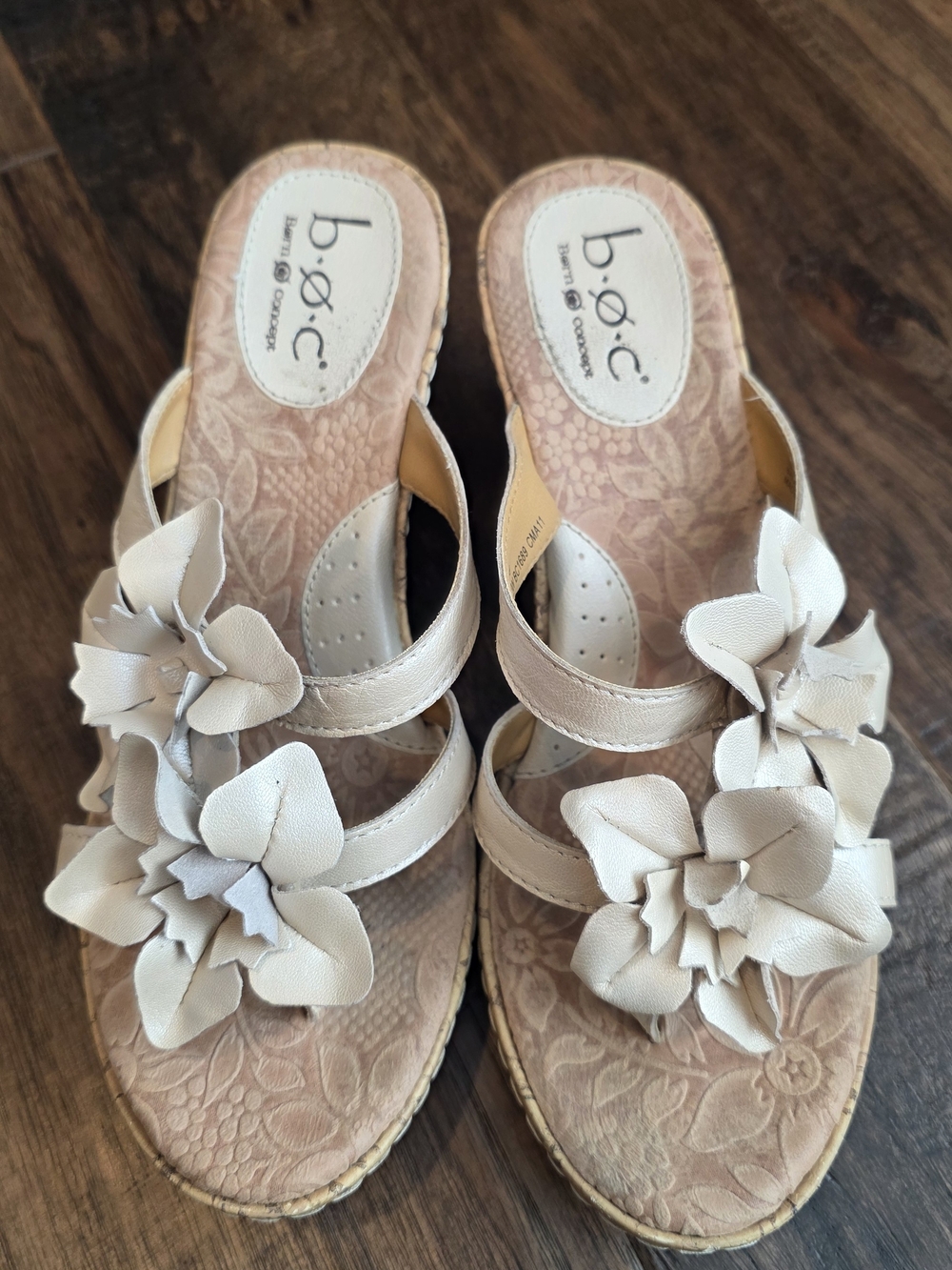 b.o.c. Women's Cream Floral Wedge Sandals - Picture 3 of 7